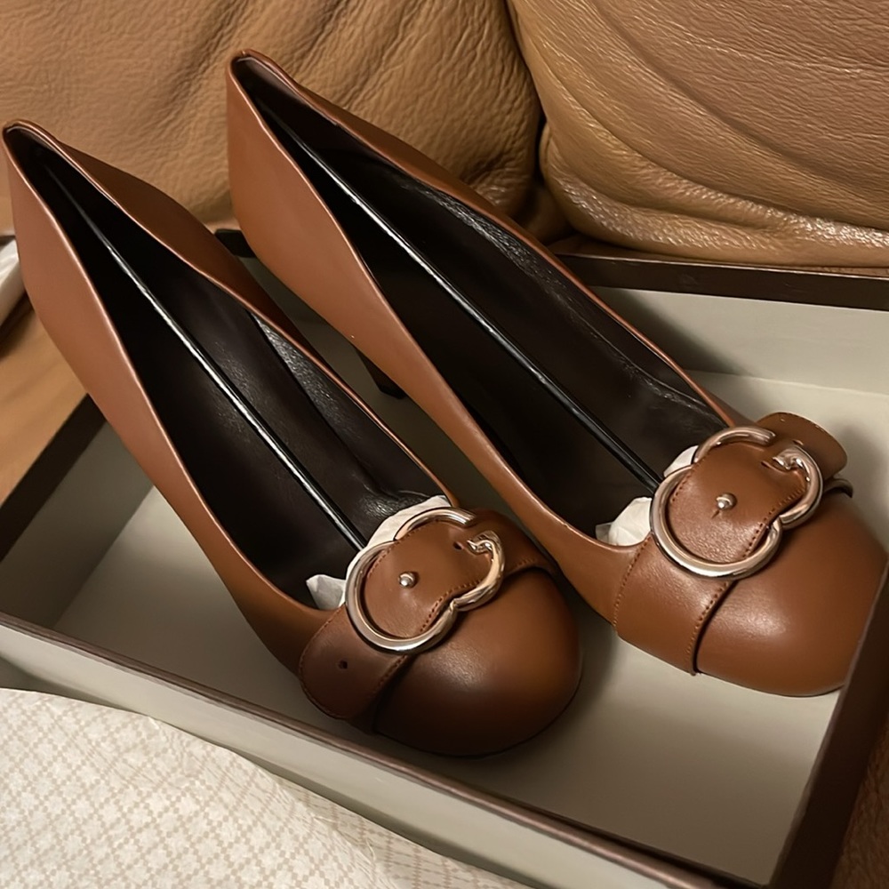 Never worn Gucci leather brown heels size 40 made in Italy